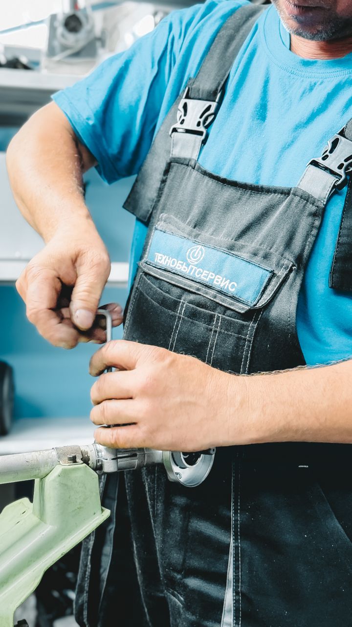 Illustrative field services photograph